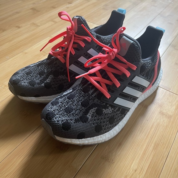 Women’s Adidas UltraBoosts - Picture 3 of 4